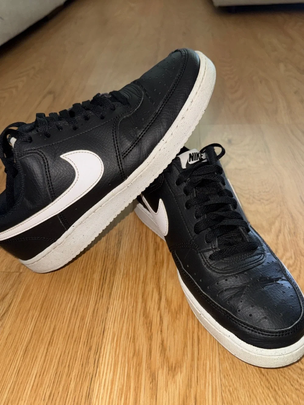 Nike Men's Black/White Low-Top Sneakers